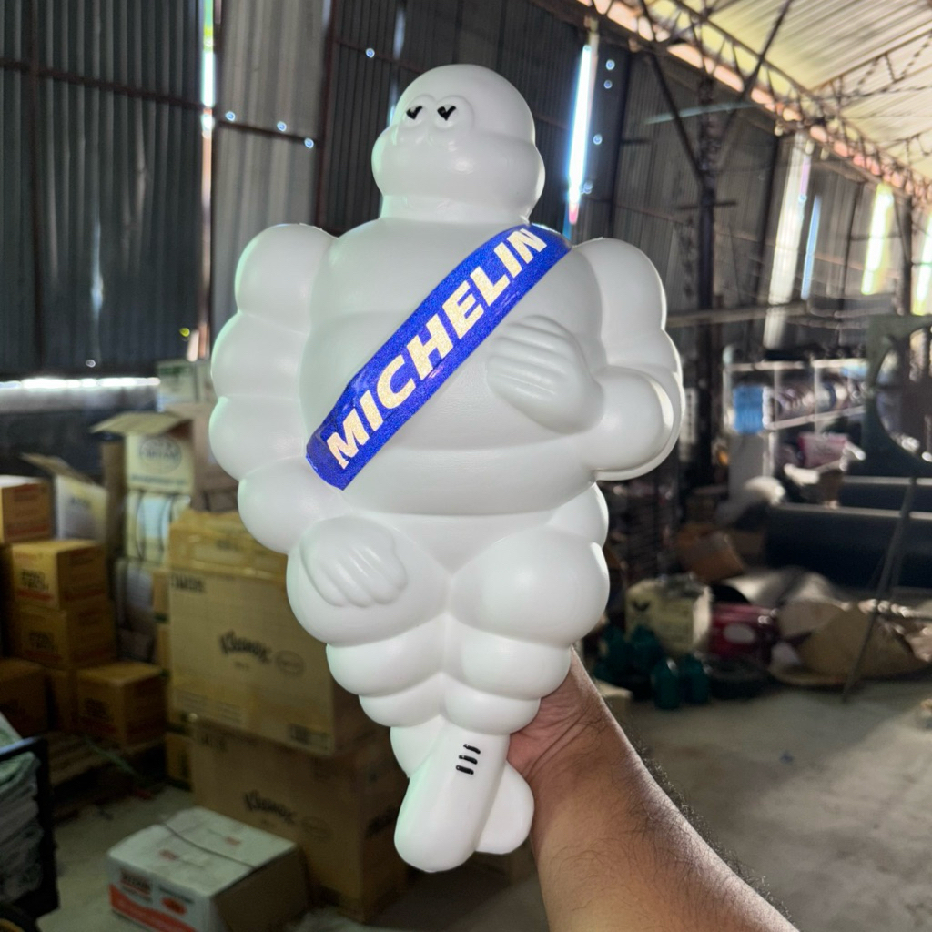 ตุ๊กตามิชลินเทียบแท้ท่ายืน14“ พร้อมขาจับติดตั้งง่าย ประดับหน้ารถบรรทุก