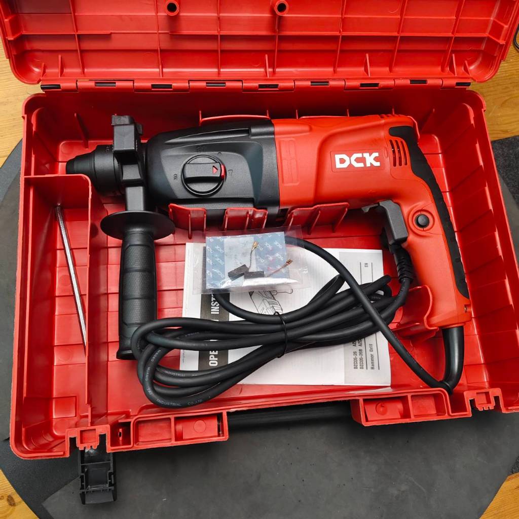 DCK รุ่น KZC05-26B สว่านโรตารี่ไฟฟ้า ขนาด 26 มิล 3 จูล 800 วัตต์/ Electric Rotary Hammer ประกันศูนย์ไทย 1ปี