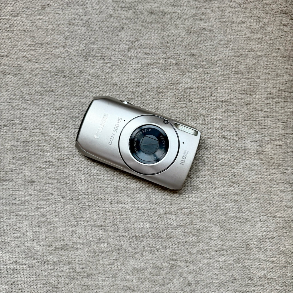 Canon IXY 30s / Canon IXUS 300hs