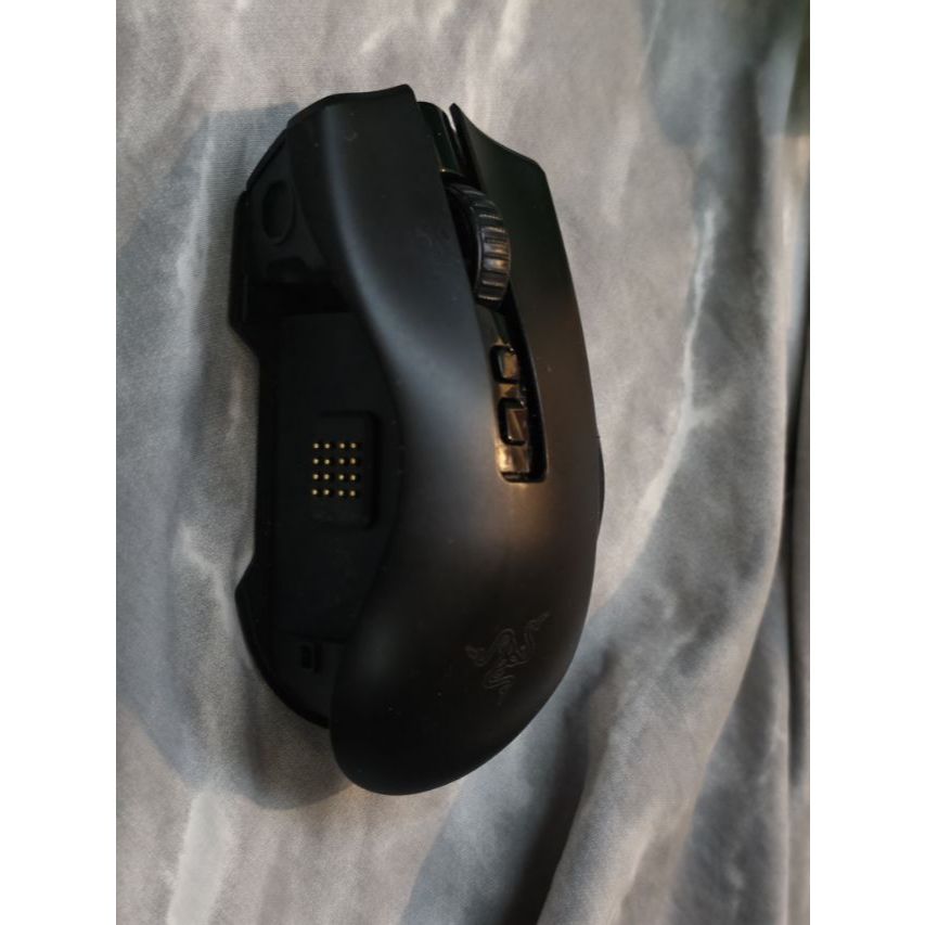 Razer Naga V2 Pro เมาส์เกมมิ่งไร้สาย สีดำ 22 ปุ่ม เซ็นเซอร์ Focus Pro 30K