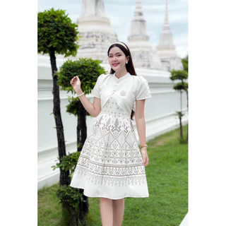 PIRA DRESS เดรสผ้าฝ้ายสีขาว อัดกาวทั้งชุด แต่งคอจีน