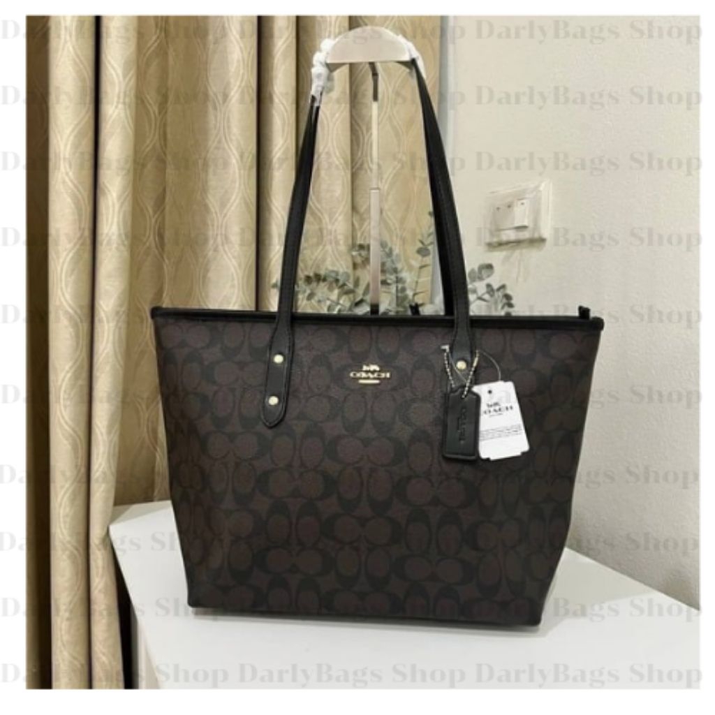 กระเป๋าสะพายซิปสีดำ CITY IN SIGNATURE (CO. F58292)