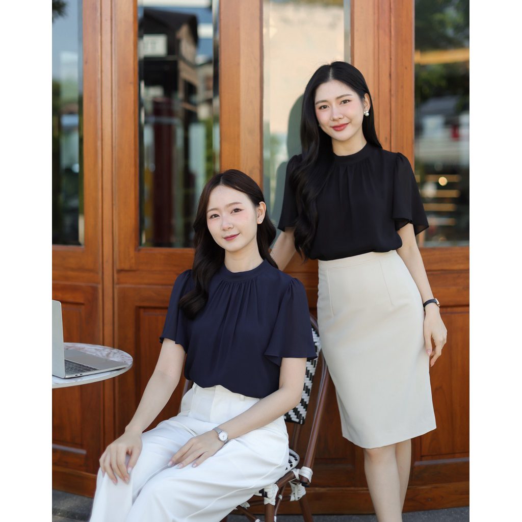 "Rolling Blouse" เสื้อคอปีน-ดีเทลจับรูดช่วงใต้คอ-แขนกระดิ่ง ผ้าชีฟอง ด้านหลังมีกระดุม ใส่ทำงาน ใส่สมัครแอร์ได้