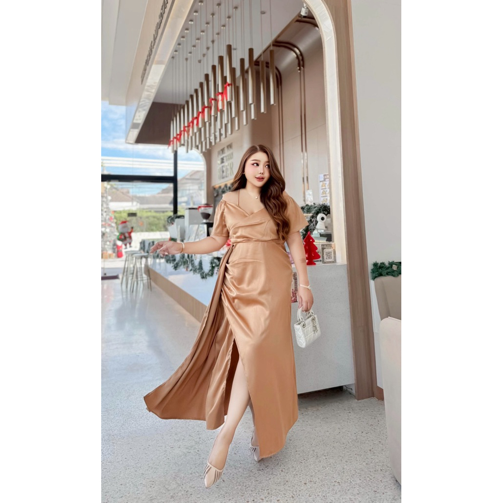 n แม็กซี่เดรส ผ้าซาร่า ทรงสายเดี่ยวไขว้อกปาดไหล่ แขนสั้น ต่อกระโปรงยาวมีระบายด้านข้าง ซิปหลัง - รูปที่ 7