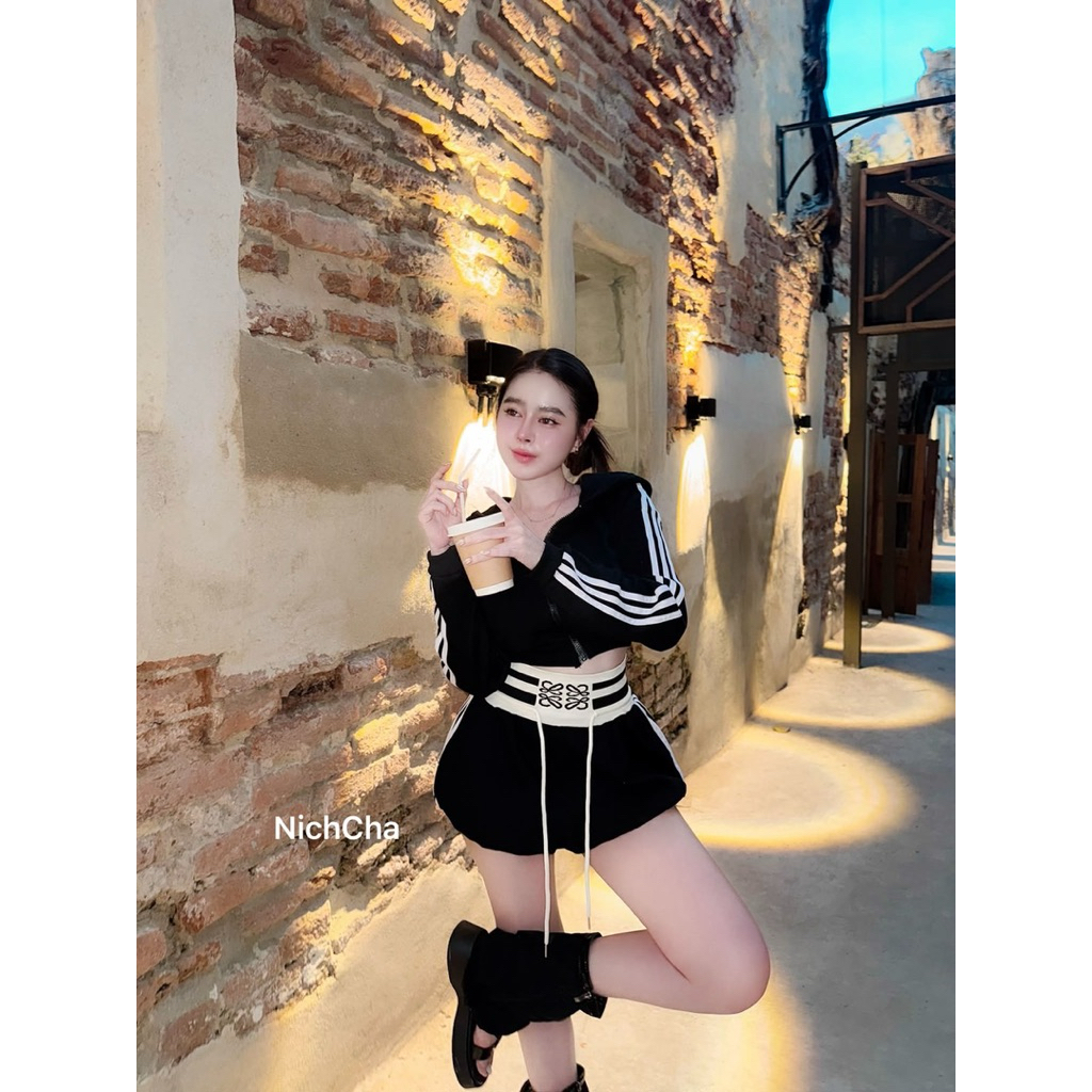 Phapassz - สปอร์ต Set2ชิ้น เสื้อแขนยาวซิปหน้ามีฮู้ด โลโก้อกซ้ายกางเกงบอลลูน ทรงเท่ #Nicha