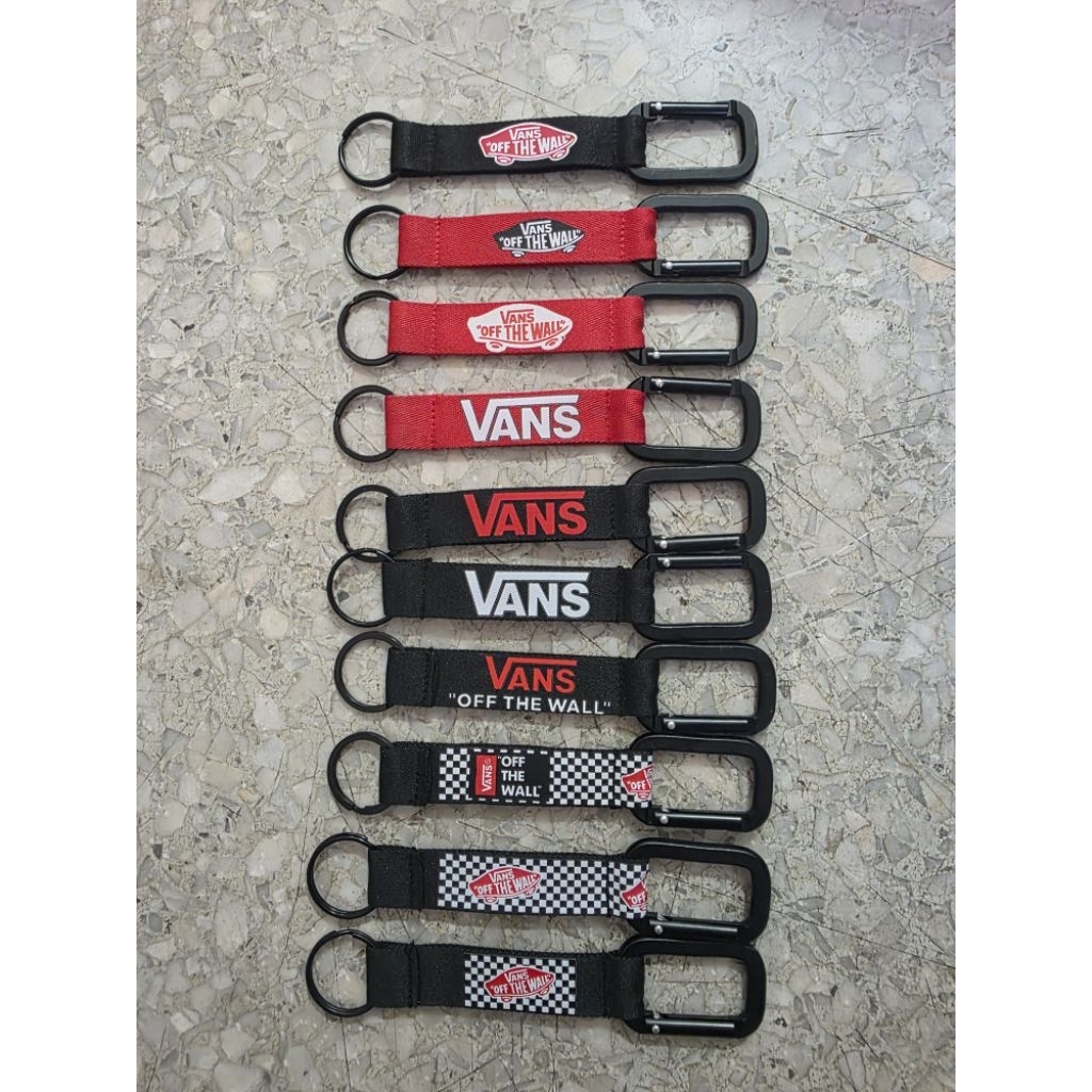 พวงกุญแจผ้าลายโลโก้ Vans Of The Wall