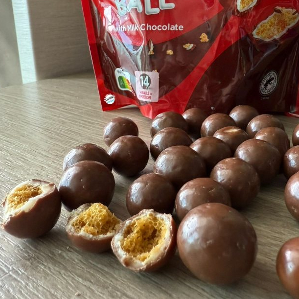 Nestle Kitkat Ball chocolate เวเฟอร์กรอบเคลือบช็อกโกแลต น้ำหนัก 140 กรัม มี 2 รส สินค้าจากบัลแกเรีย - รูปที่ 2