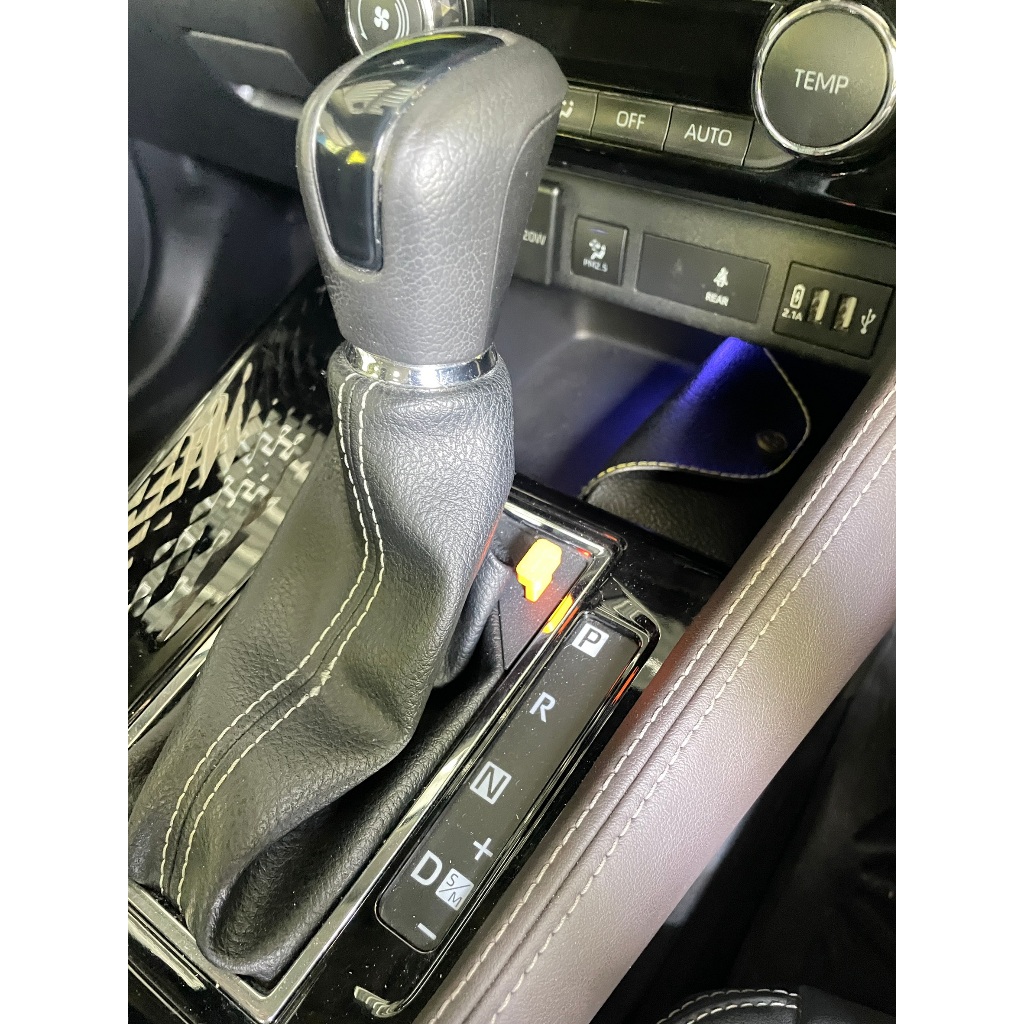 ปุ่มปลดเกียร์ว่าง Shift Lock ปลดเกียร์ว่าง ปี2022 ขึ้นไปTOYOTA YARIS ATIV, YARIS CROSS ทรงเกียร์ตามรูป แทนกุญแจเสียบ