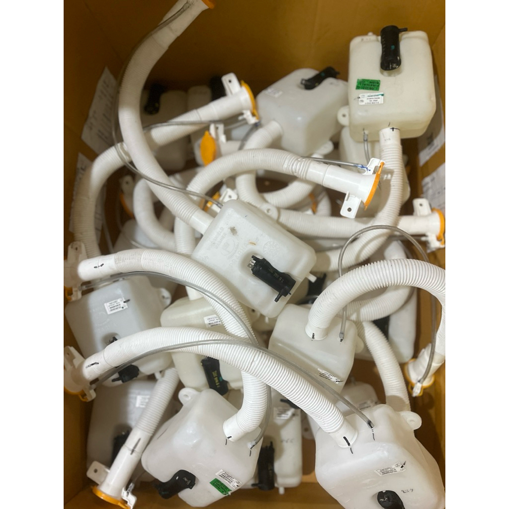 กระป๋องพักน้ำฉีดกระจก ทาทาซีนอนดีเซล140 และซีเอนจี ของใหม่ มีตำหนิภายนอก ทั้งชุดพร้อมมอเตอร์