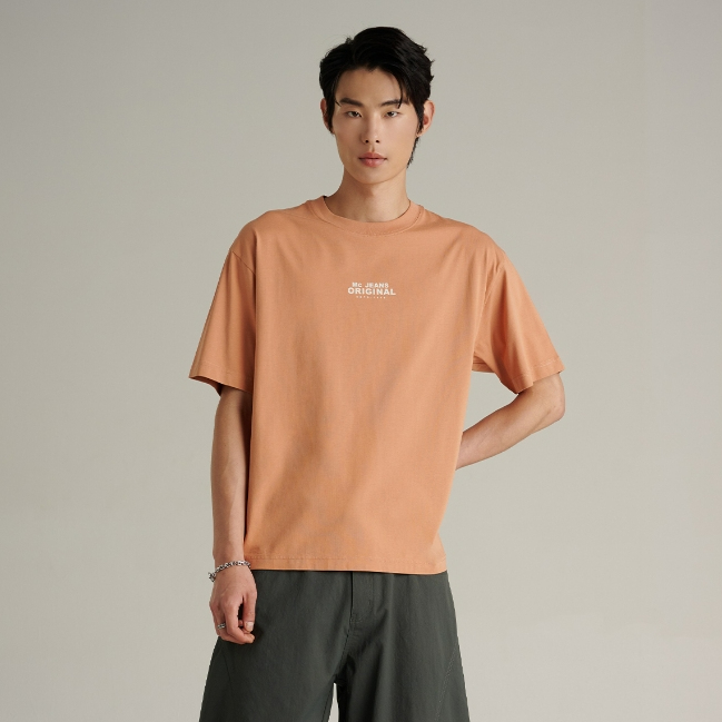Mc JEANS (แม็คยีนส์) Online Exclusive เสื้อยืดชาย เสื้อยืดแขนสั้น  ทรงโอเวอร์ไซส์ มีให้เลือก 3 สี MTTZB04