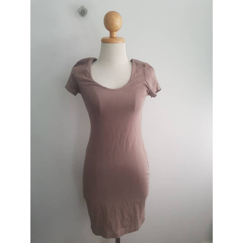 ชุดเดรสผ้าคอตตอนยืด H&M S 30*26*30*36