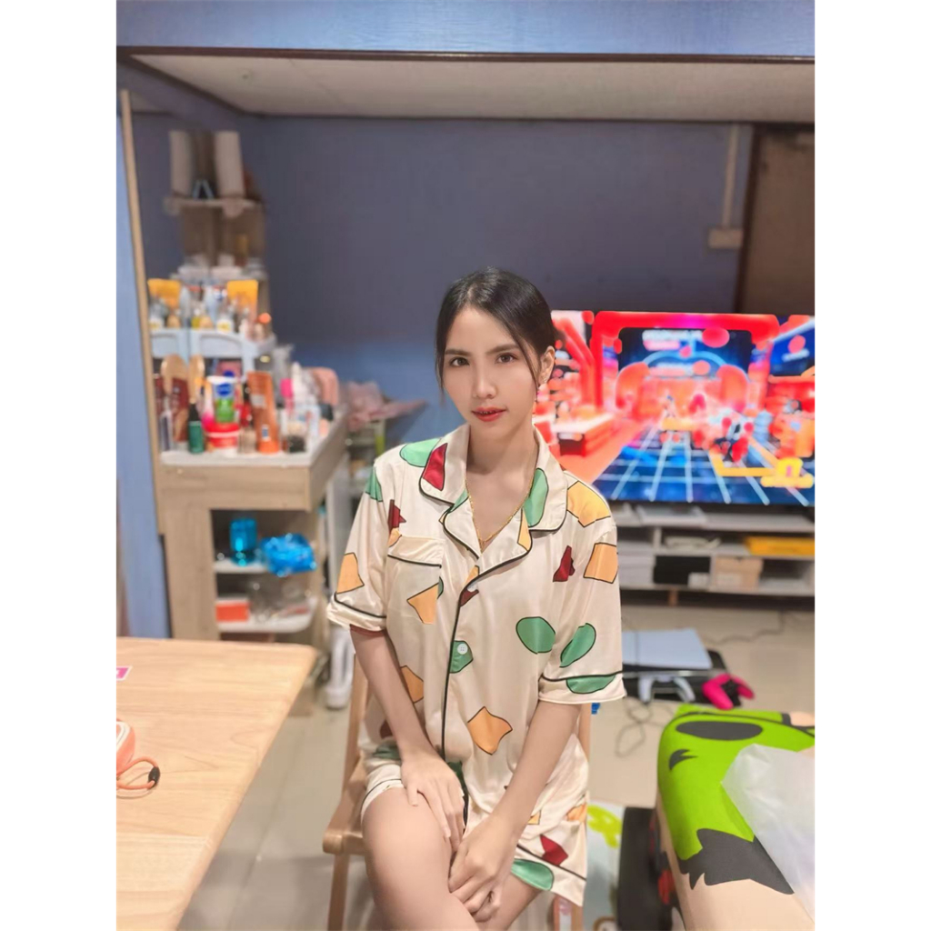 ชุดนอนแบบเซ็ทแขนสั้น-ขาสั้น สไตล์ญี่ปุ่น Crayon Shin-chan มีขนาด2ไซส์ มี M และ L มีผ้าที่อ่อนนุ่มและเนื้อผ้าที่เบาบางใส่