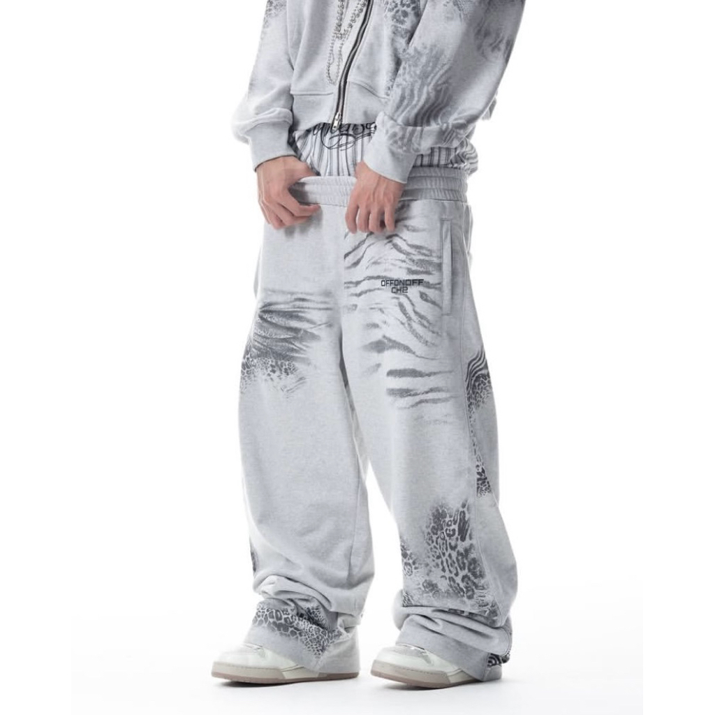 Pre-order (14-20days) แบรนด์เวียดนาม 🇻🇳 CH2 | CH2 X OFFONOFF SWEATPANTS🩶