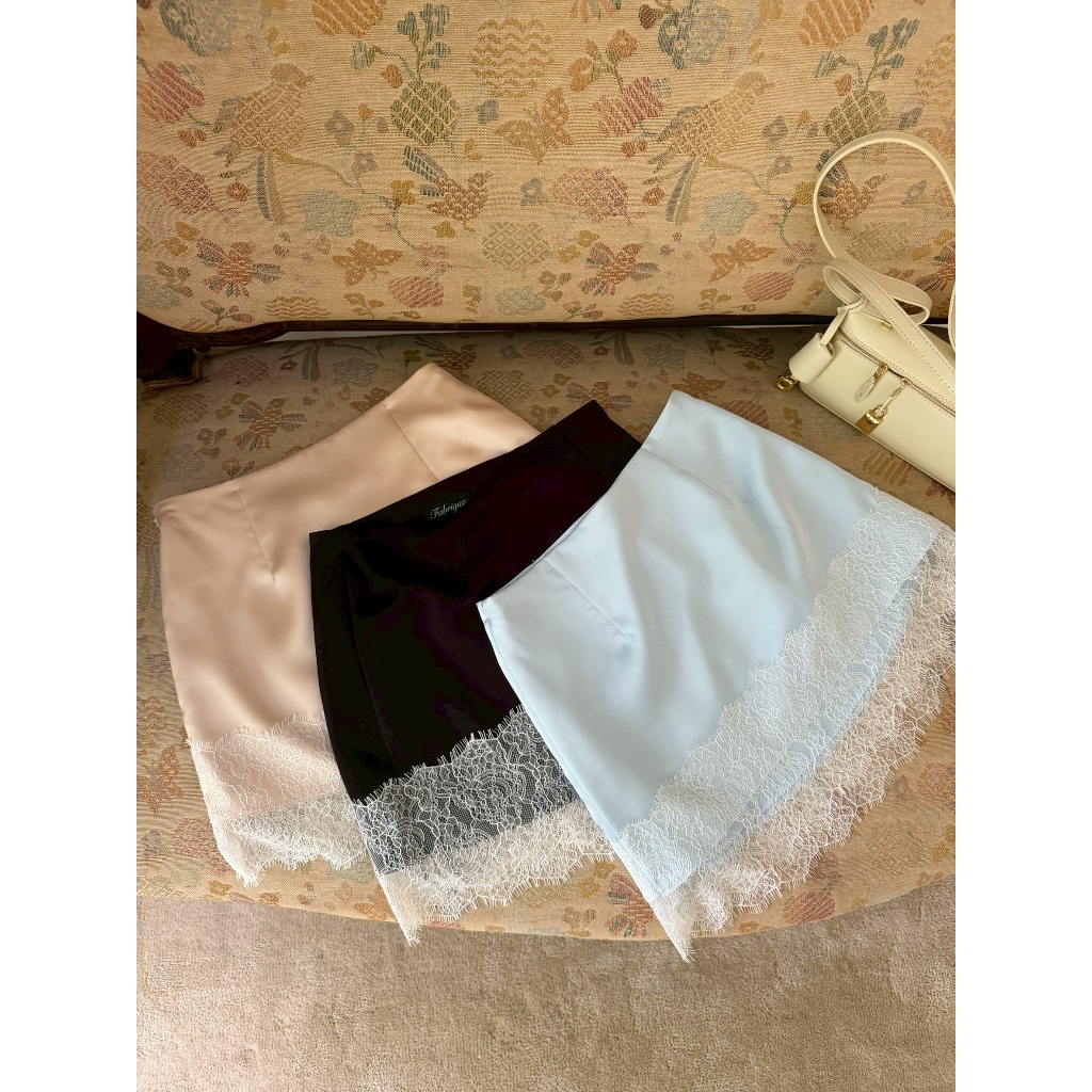 Fabrique.co - Rosy Lacie Skirt กระโปรงลูดไม้ กระโปรงออกงาน กระโปรงไปทำงาน ชุดออกงาน ชุดไปคาเฟ่ ชุดไปเที่ยว กระโปรงสั้น
