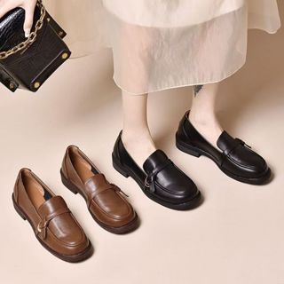 รองเท้าหนังขนาดเล็กพื้นนุ่มสไตล์อังกฤษ 2023 ใหม่รองเท้าหัวกล…