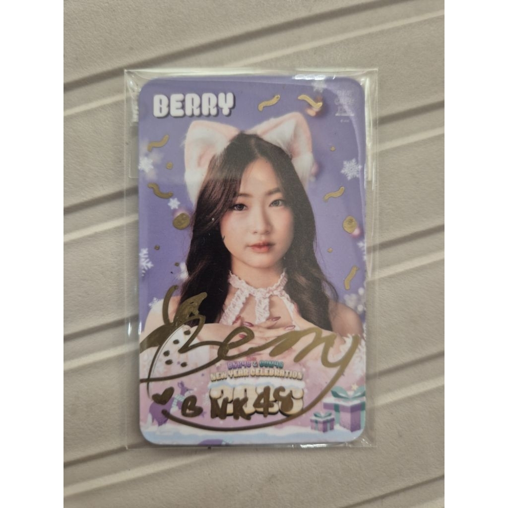 Bnk48 SRแม็กเนตเบอร์รี่ ลายเซ็นหมึกสีทอง พร้อมส่ง
