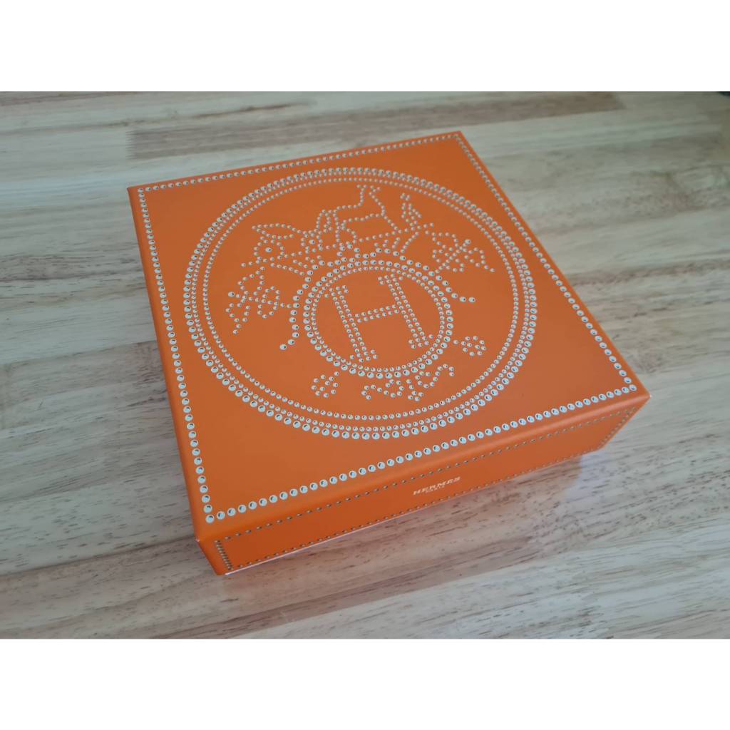 กล่อง HERMES ของแท้ กล่องแข็งอย่างดี