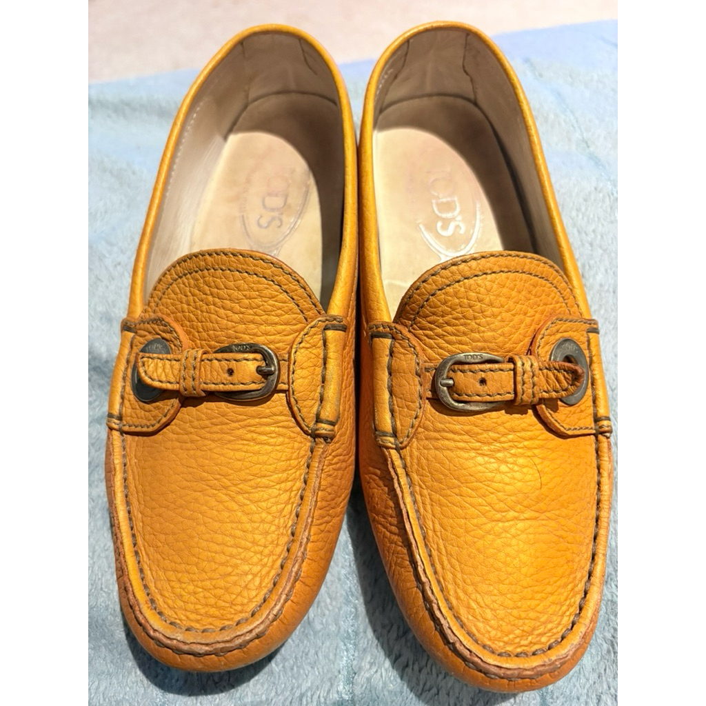 รองเท้า Tod ‘s แท้100%มือสองสีส้มหนังแท้สภาพตามภาพถ่ายเลยคะsize 36.5คะ