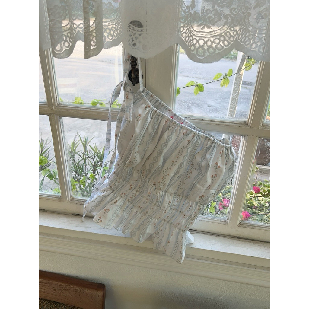 Joliese | Ruby Halter Top เสื้อคล้องคอ