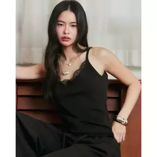 เสื้อสายเดี่ยวขอบลูกไม้ Allure lace top