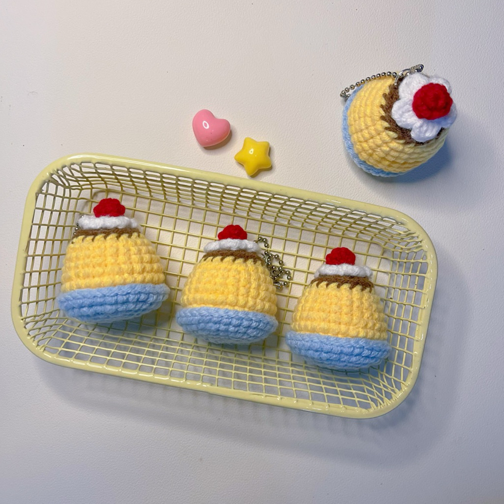 ( พร้อมส่ง ) pudding crochet พวงกุญแจพุดดิ้งไหมพรม🍮