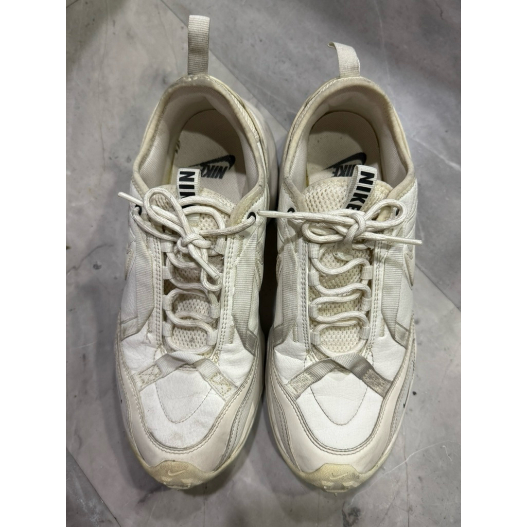 รองเท้าผ้าใบ  Nike สีขาว (รุ่น TC7900) มือ 2
