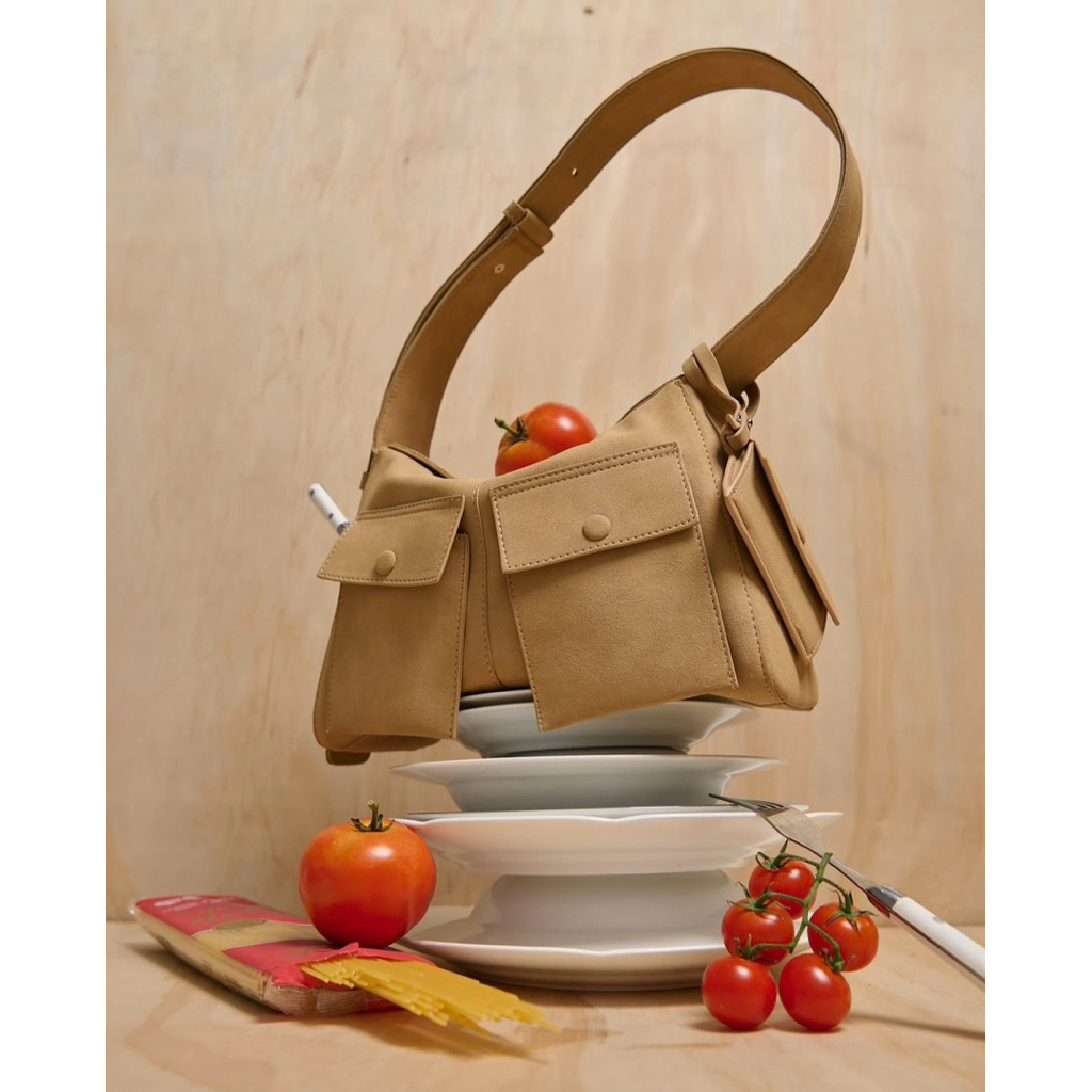 กระเป๋าสะพายหนังกลับ แบรนด์ Gliss The Object รุ่น GAIA bag สี Sand ปรับสายยาวได้ 6 ระดับ (Used) ไม่ม