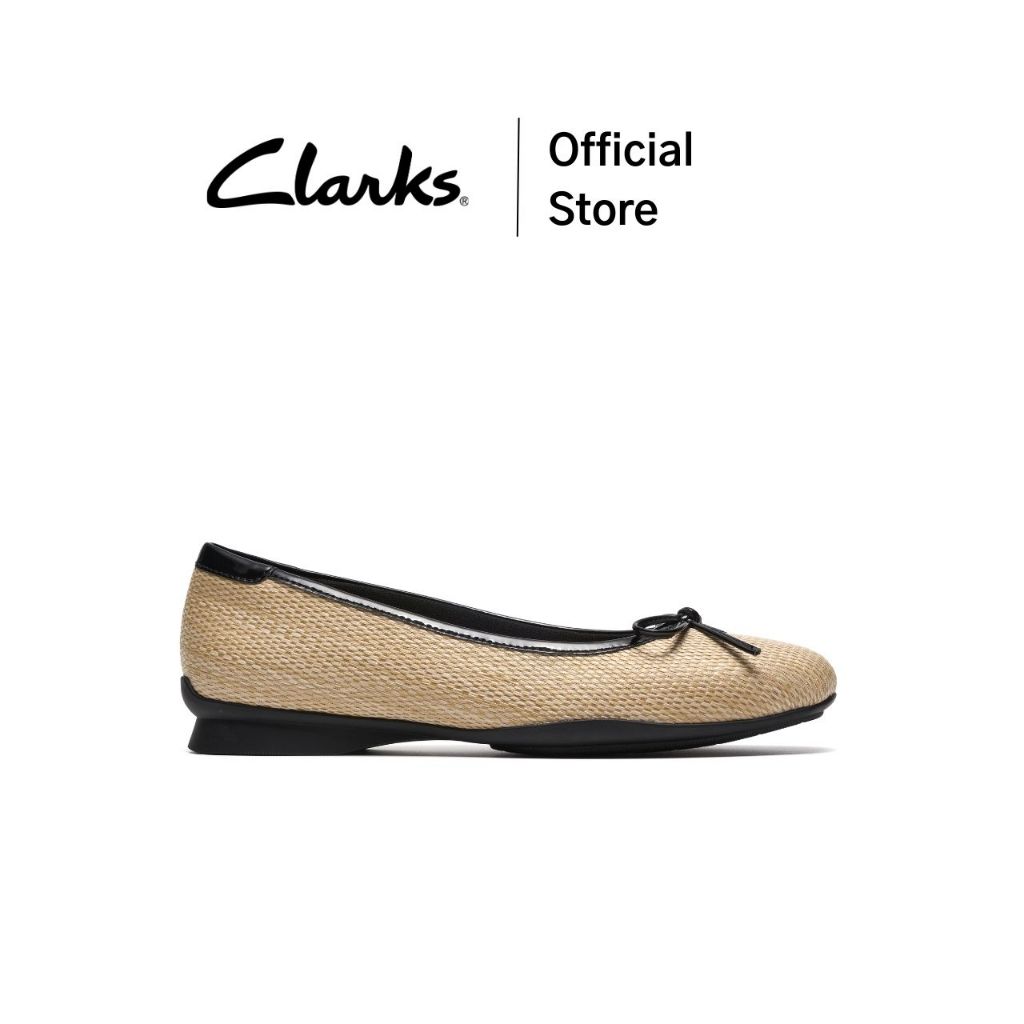 Clarks รุ่น JAZMYNN BOW สี BLACK INTEREST รองเท้าคัทชูผู้หญิง รองเท้าไซส์เล็ก รองเท้าส้นเตี้ย หนังแท้ คุณภาพดี ใส่สบาย