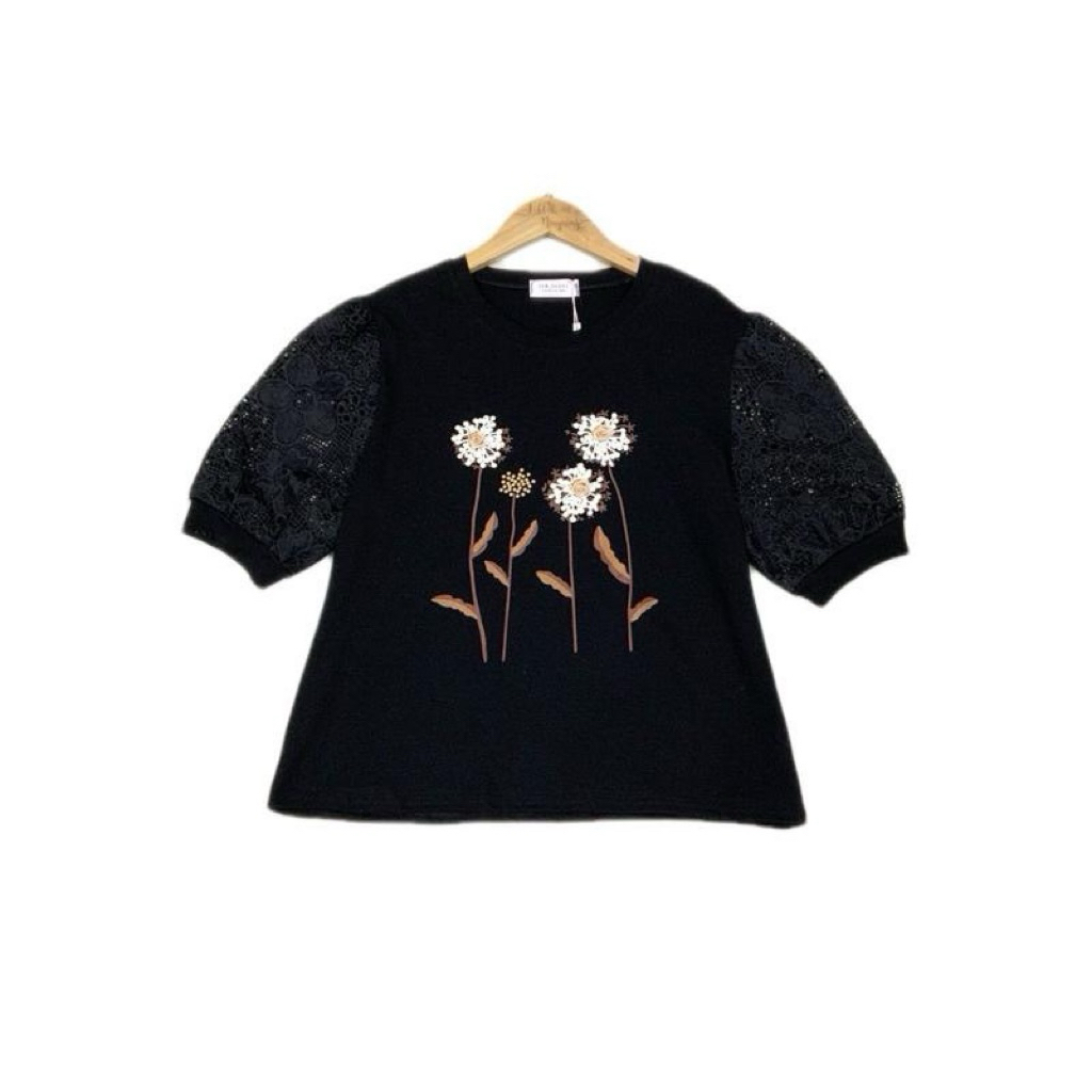 Jew_Berry #1159 เสื้อยืดคอกลมสีพื้น แขนลูกไม้โคเช อกสกรีนดอกไม้ และตกแต่งอะไหล่ดอกไม้สามดอก แฟชั่นสไตล์ใหม่ - รูปที่ 7