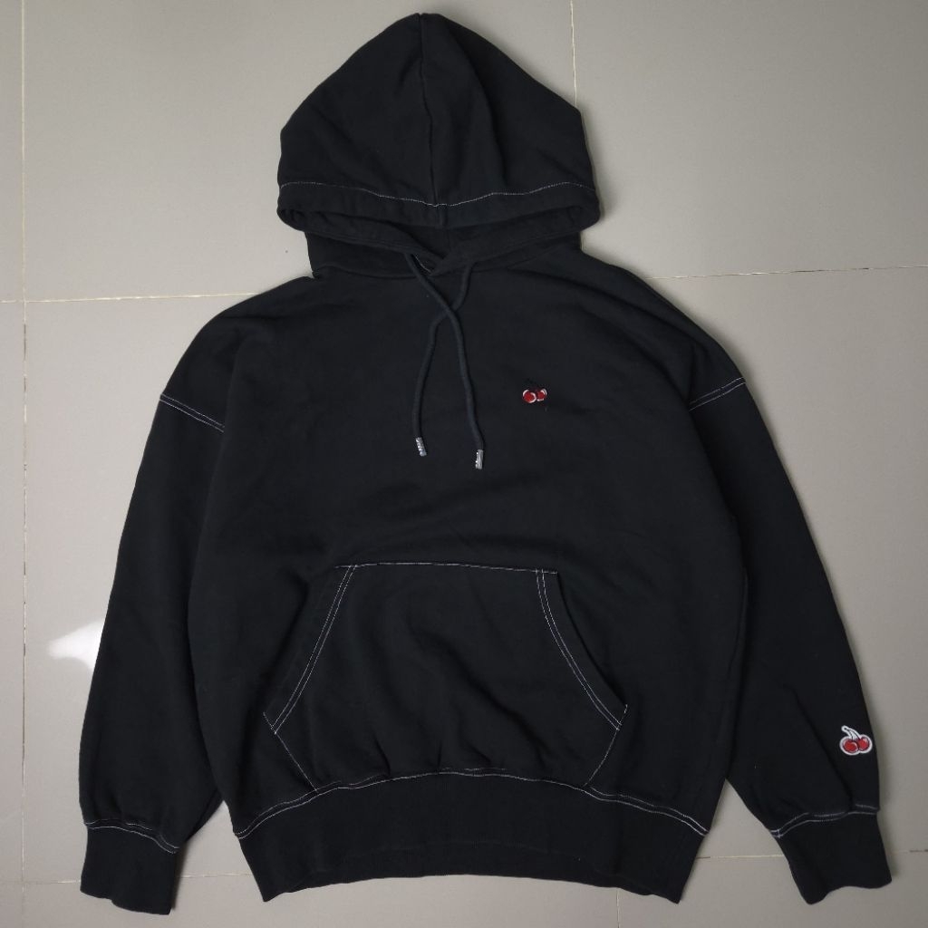 Kirsh Hoodie มือสองสภาพใหม่กริบ