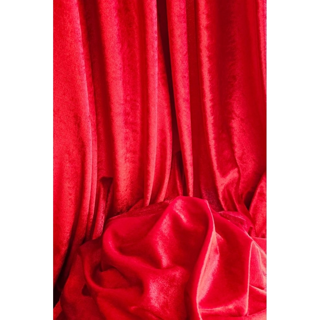 ผ้ากำมะหยี่    สีแดง หน้ากว้าง 60 นิ้ว ราคาเมตรละ 45 บาท