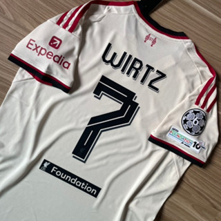 ฟ้อน สโมสร ทีม ลิเวอร์พูล  ชื่่อ-เบอร์ นักเตะ (สีดำ) 2025/26