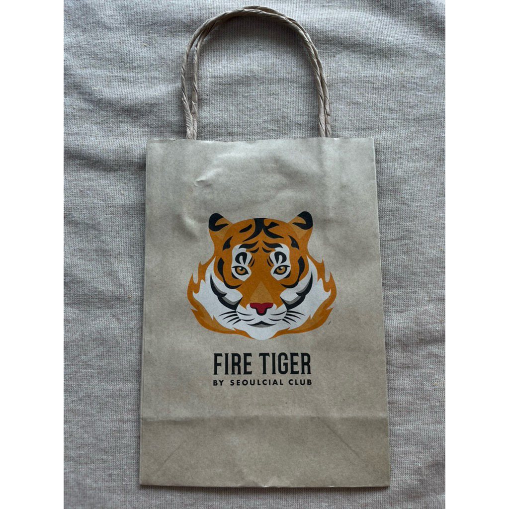 ถุงกระดาษ                                            สภาพใหม่ fire tiger