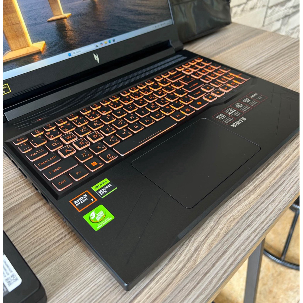 Acer nitro V16  Ryzen 7-8845HS RTX 4060 8gb 16gb ram Gaming notebook (Good as new)