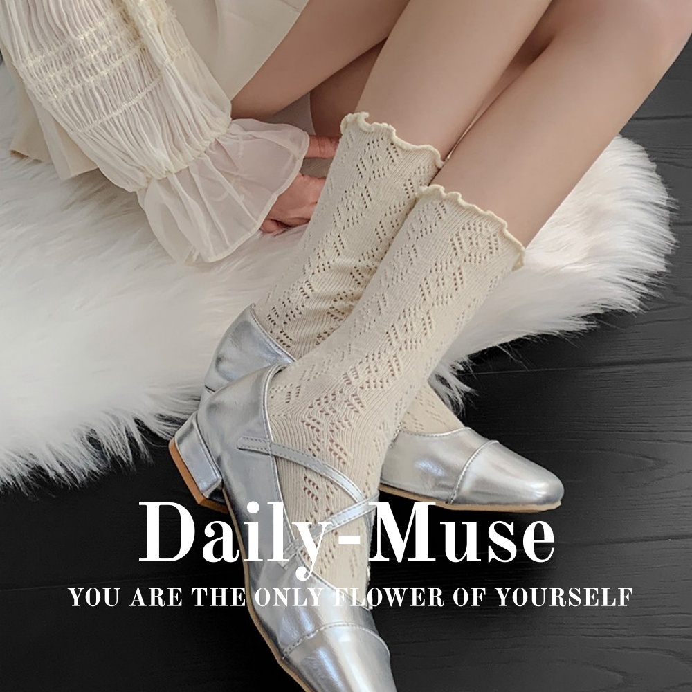 Daily-Muse ถุงเท้าผู้หญิงยาวถึงกลางน่อง สีพื้น มีลายฉลุและขอบระบาย สไตล์เกาหลี สามารถใส่ซ้อนกันได้