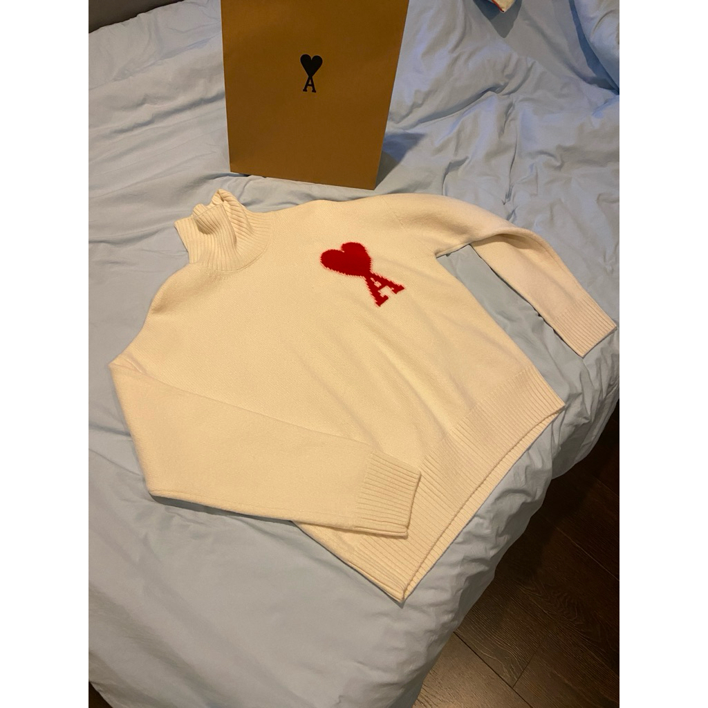 [ของแท้ 100%] Ami WHITE WOOL AMI DE COEUR SWEATER