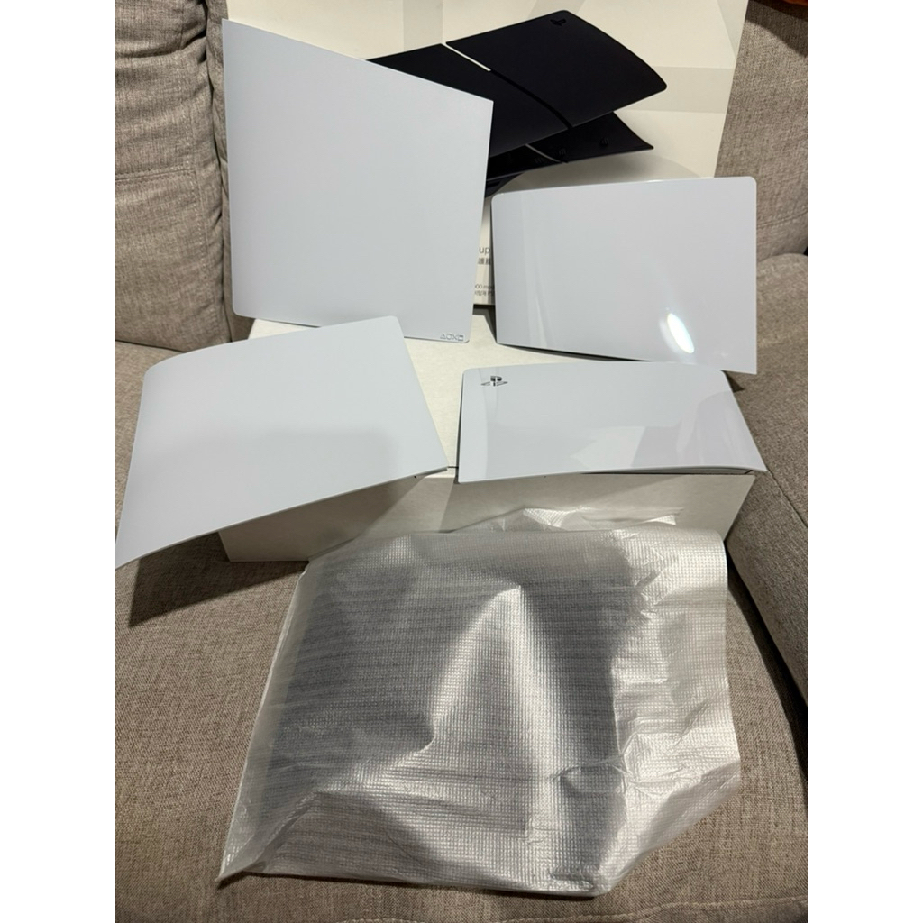 สินค้ามือสอง Cover PS5 Slim Digital สีขาว + Cover Disc สีดำ