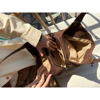 (ไม่มีจี้ห้อย) กระเป๋า suede bag รุ่น MILIE 6ช่องใช้งาน