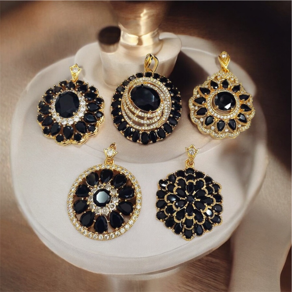 จี้พลอยสีดำ  Black Sapphire จี้ที่เชื่อกันว่าป้องกันภยันตราย, คุณไสย, และพลังงานลบ