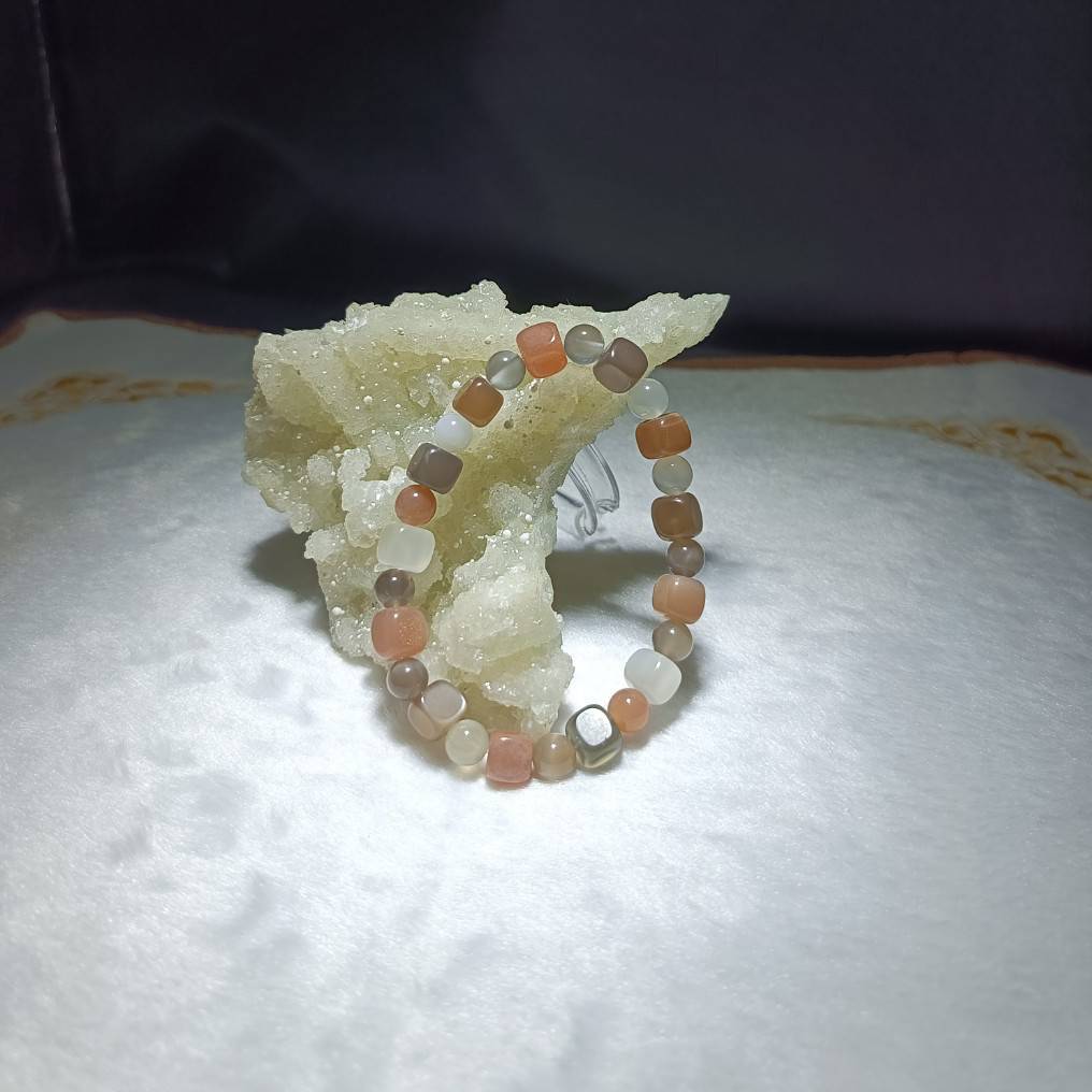 กำไลหินมูนสโตน3สี(Multi Color Moonstone)''หินแห่งความรัก ความผูกพัน'' - รูปที่ 2