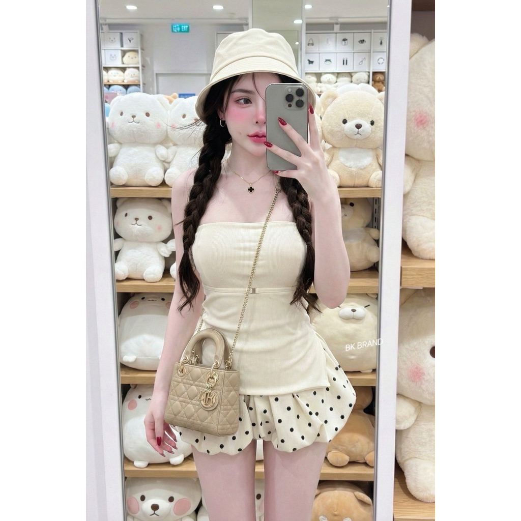 Phapassz - เซต2ชิ้น เกาะอกเว้าหลังเสริมฟองน้ำ สายข้างหลังปรับได้ กางเกงขาสั้นบอลลูนยางรอบเอวขอบแต่งลูกไม้ โทนสีละมุน #bk