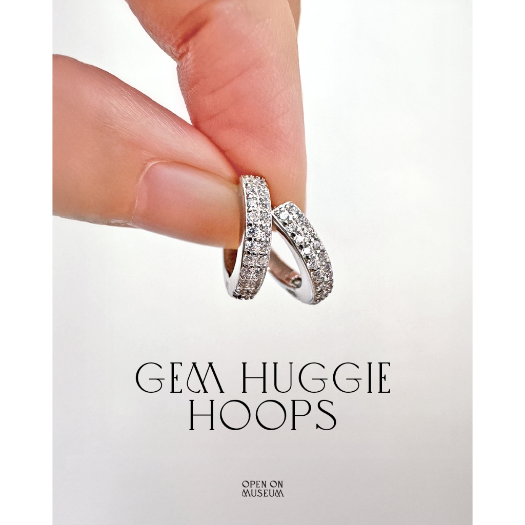 [Open on Museum] Gem Huggie Hoops ต่างหูห่วงเงินแท้ 925 ประดับพลอย