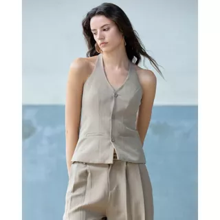 STUDIO UNKNOWN - SS26 Anna Slim Vest เสื้อกั๊กทรงเข้ารูปมีตัวปรับด้านหลัง
