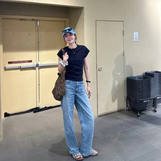เสื้อยืดผู้หญิง เสื้อยืดแขนสั้น เสื้อยืดคอกลม ผ้านิ่ม เก็บทรงสวย พรางหุ่นสวย ส่งด่วน จากไทย