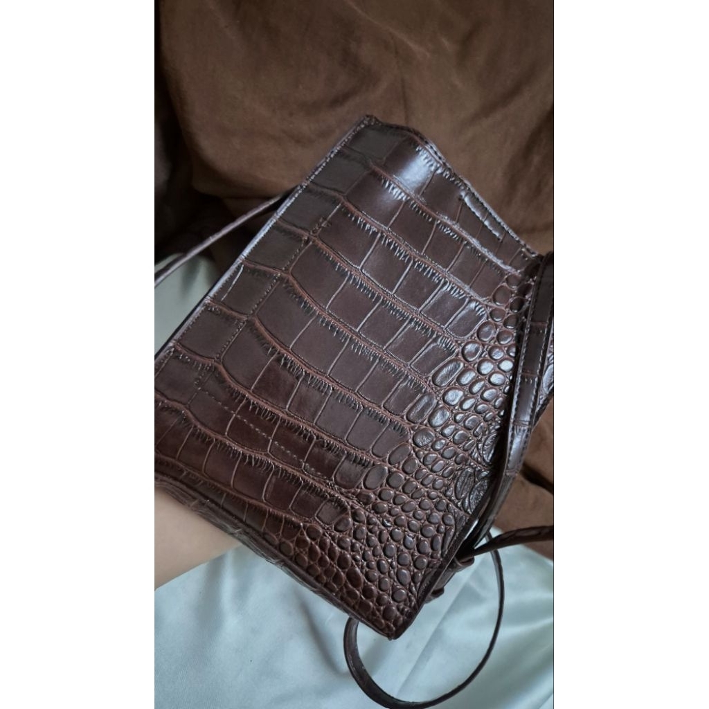 [ส่งต่อกระเป๋ามือ2]กระเป๋า Crossbody bag Altrose no.9 สภาพใหม่มาก 95%