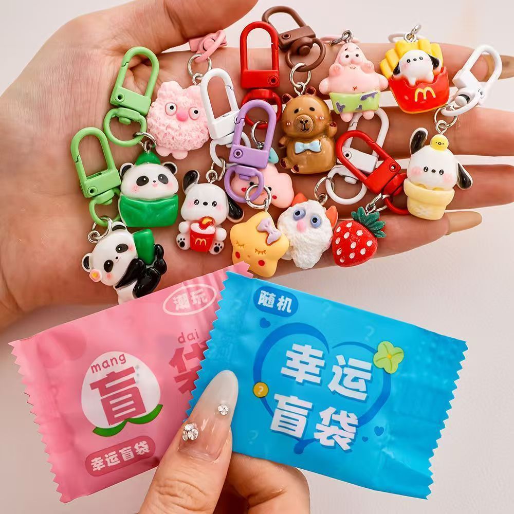สินค้าพร้อมส่ง! ชุด 20 ชิ้น พวงกุญแจดีไซน์แบบสุ่มจากประเทศไทย มีลายสุดน่ารักหลากหลายแบบ พวงกุญแจรูปคาปิบาร่า พวงกุญแจสุด