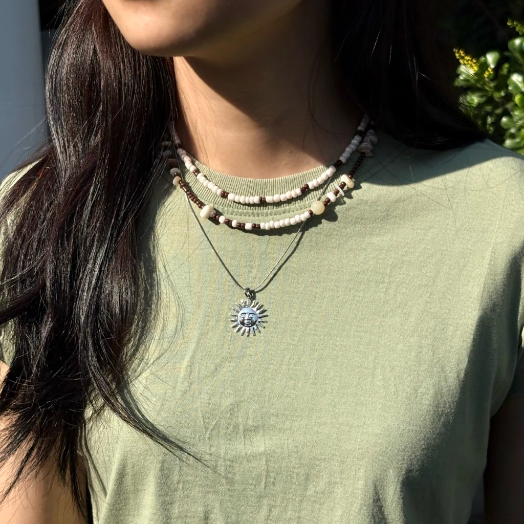 Piing me Necklace | สร้อยคอลูกปัดโทนสีครีมน้ำตาล/สร้อยคอสแตนเลสจี้พระอาทิตย์
