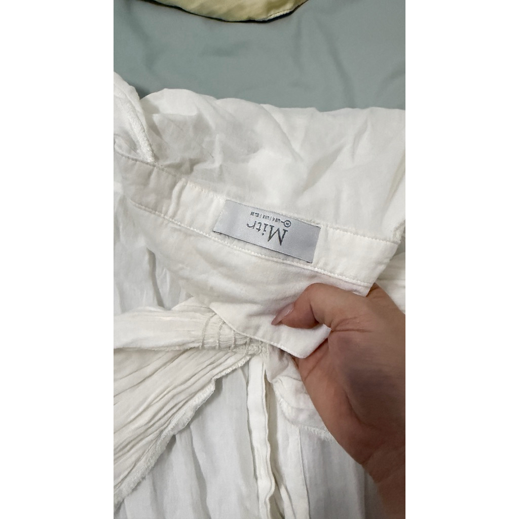 เสื้อเชิ้ตขาว mitr มือสอง