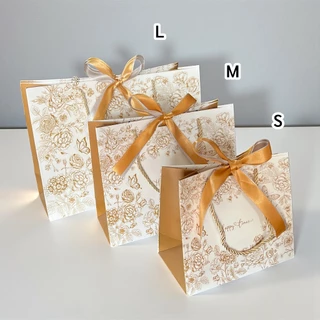(รหัส48)ถุงกระดาษสีครีมลายละมุนมาก ถุงของขวัญ พร้อมแถมริบบิ้น (1 แพ็ค/มี10ใบ)