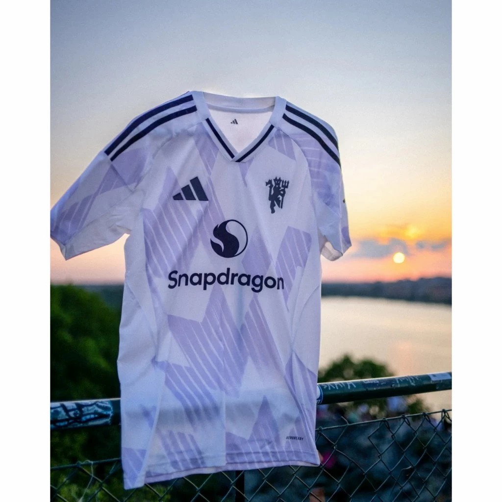 adidas Manchester United 25/26 เสื้อยืด สำหรับทั้งชายและหญิง （ของแท้ 100%） ราคา ถูกที่สุด ดีลบีเคเค แกลเลอรีภาพที่ 7